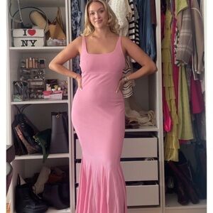 💕NEW💕 Chic Pink Sleeveless Maxi Dress